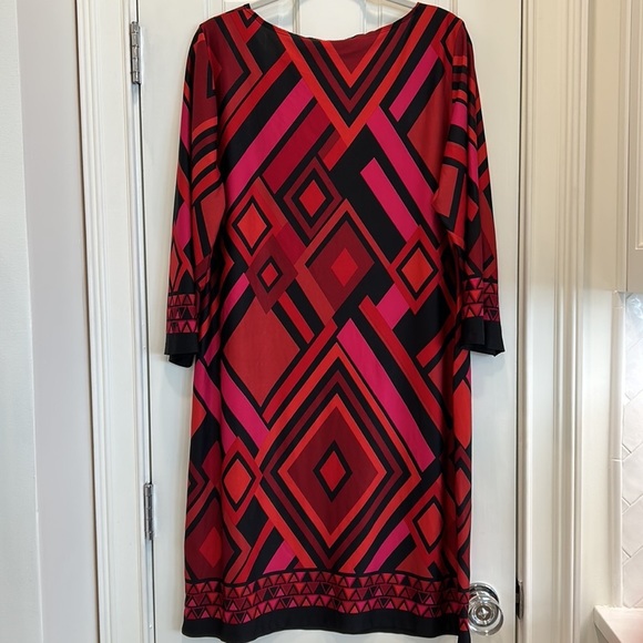 Tiana B. Jersey Geometric Print Dress in Shades of Red,Pink, Rust, & Black sz14 - Picture 6 of 7